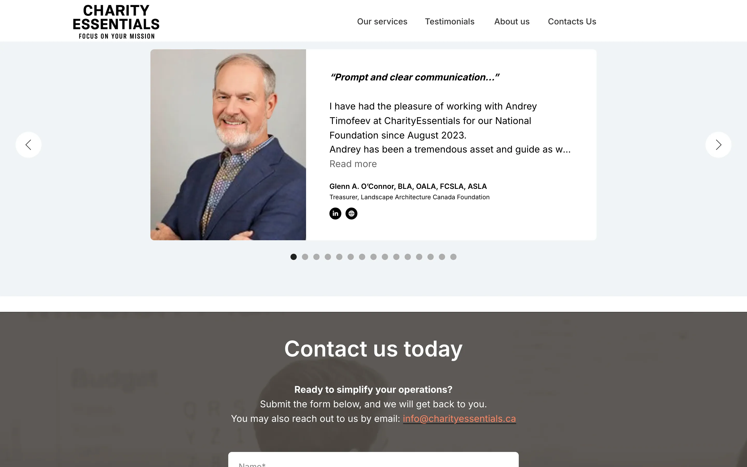 Old testimonials carousel showing a single client review with arrows either side